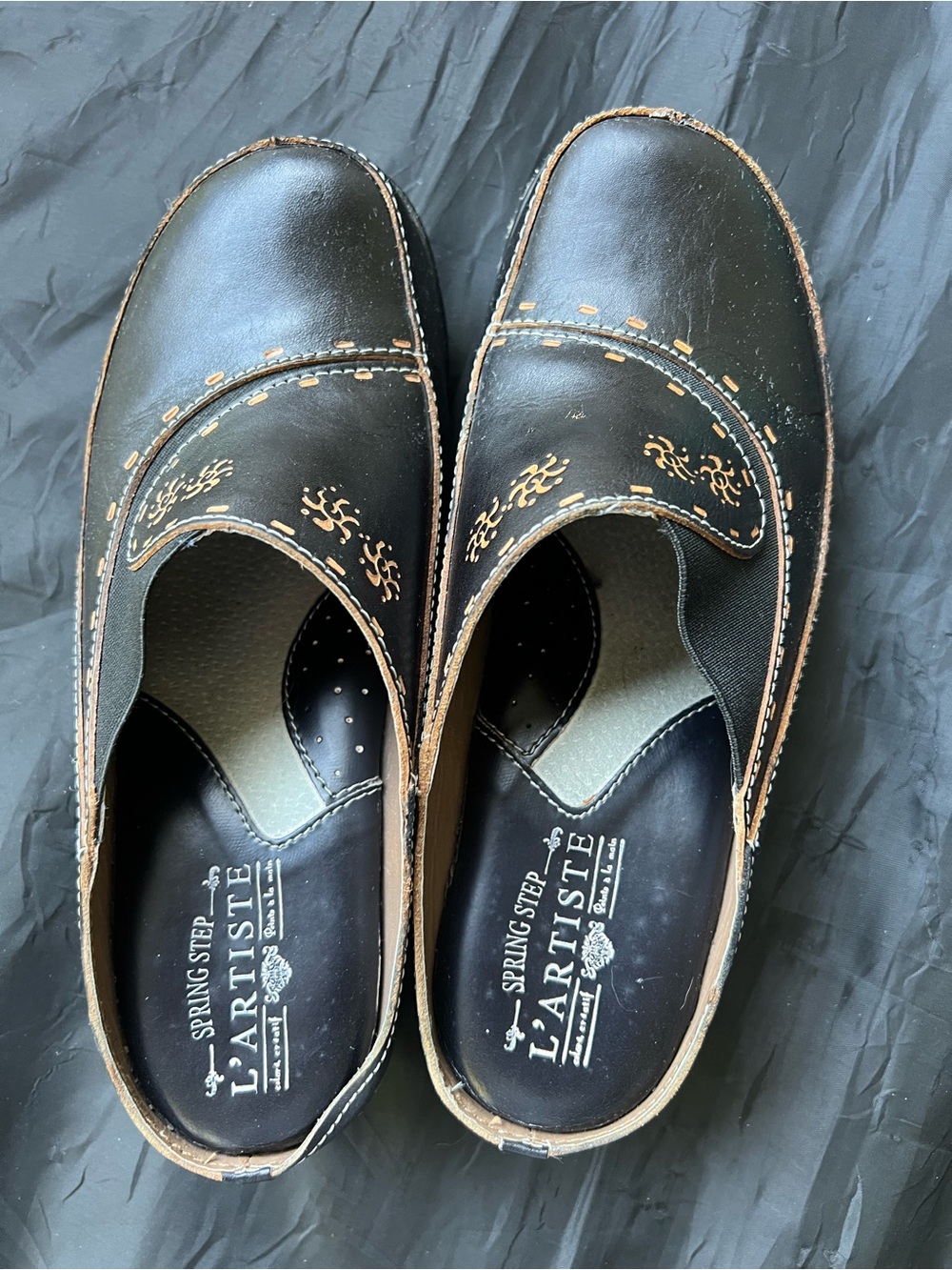 L'ATISTE Black Slip-On Loafers with Brown Stitching - Picture 7 of 12